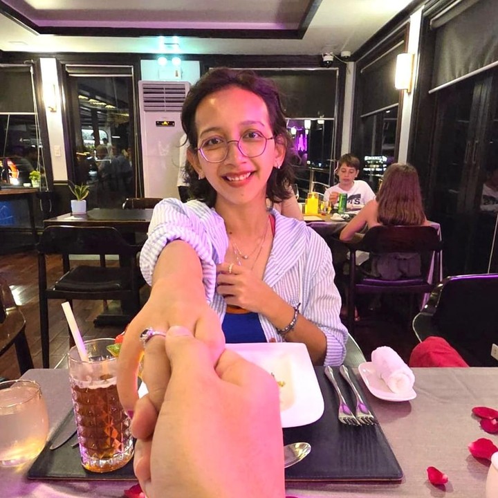 <p>Melalui akun media sosial pribadinya, GKR membagikan foto bergandengan tangan dengan sang suami. "Dari 18.10.2011 hingga selamanya," tulis GKR Bendara lewat Instagramnya. (Foto: Instagram @gkrbendara)</p>