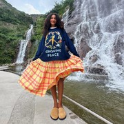 Get The Look: OOTD Playful dan Cozy ala Olivia Dean