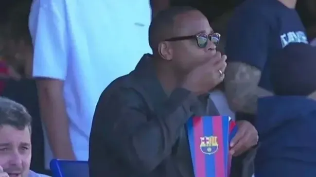 Setelah Dipecat PSSI, Patrick Kluivert Santai Menonton Barcelona U-19