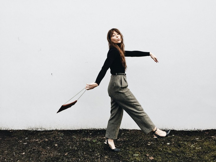 Orang yang attractive punya karakter percaya diri. Ia tidak merasa insecure.