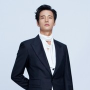 Pesonanya Tak Lekang oleh Waktu, Intip Penampilan Won Bin di 3 Iklan Terbaru Sepanjang 2025