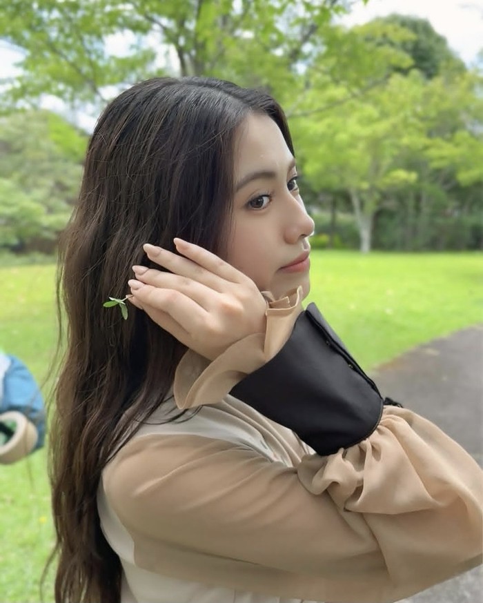 Saat audisi The Voice Kids 4, Yura menyanyikan lagu 'First Love' milik Utada Hikaru, dan mendapat banyak pujian dari juri yang terpukau dengan suaranya yang merdu./ foto: instagram.com/yurasyh