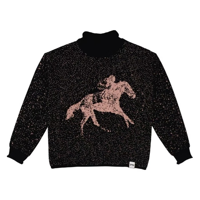 Sweater Jockey's Joy dari brand lokal playwithpattero ini menghadirkan nuansa retro dan sedikit edgy. Warna dasar hitam dengan ilustrasi jockey memberikan kesan bold tapi tetap klasik.