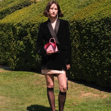 Tampil Anggun dan Nyaman Seharian? Intip 3 Trik Gaya Feminin yang Antiribet, Wajib Coba!