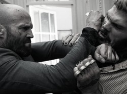Senyum Jason Statham di The Beekeeper 2, Timo Janjikan Aksi Lebih Gila ala Anime Senyum Jason Statham di The Beekeeper 2, Timo Janjikan Aksi Lebih Gila ala Anime