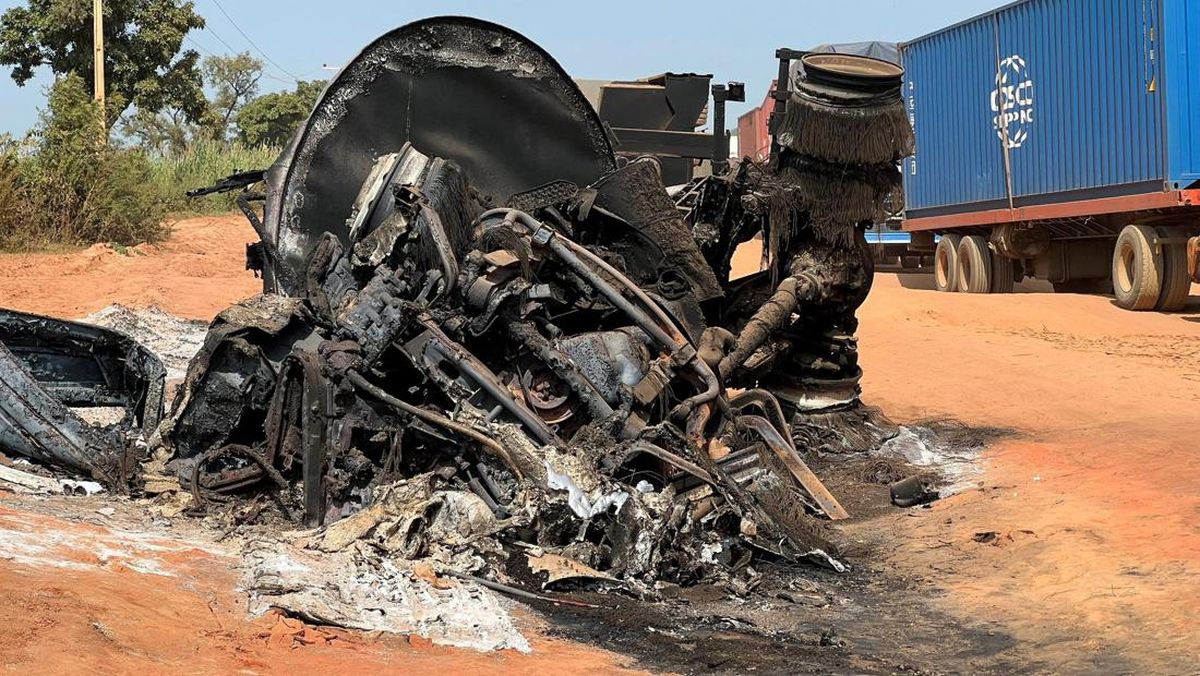 Truk BBM Tergelincir dan Meledak, 35 Orang Tewas