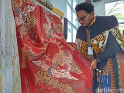 Senyum Veby Kala Batik Kina Buatannya Dibeli Selvi Ananda di Bandung