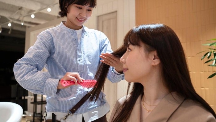 4 Tanda Kamu Perlu Potong Rambut, Penampilan Baru dan Lebih Fresh!