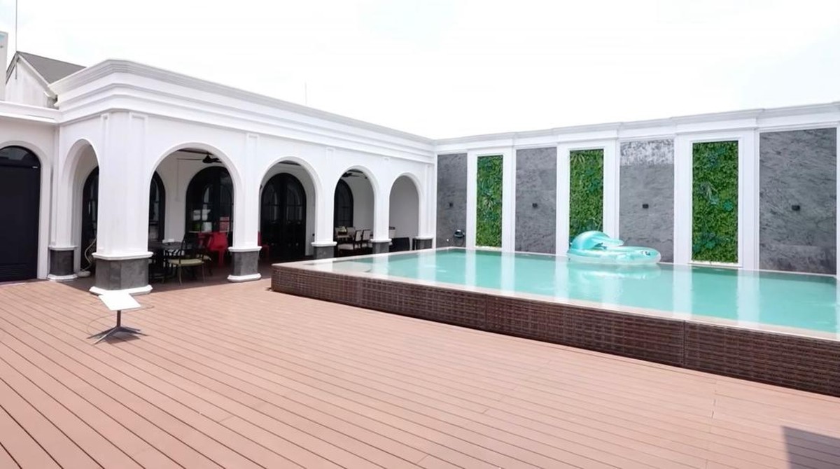 7 Potret Rumah Mewah 4 Lantai Sarwendah
