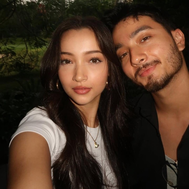 <p>Bryan Domani dan Megan Domani adalah kakak-adik yang sama-sama terjun ke dunia akting. Bryan lahir pada 29 Juli 2000, sedangkan adiknya Megan lahir pada 14 Oktober 2002. Bryan dan Megan sering menunjukkan kekompakan di media sosial. Banyak netizen mengidolakan kakak-adik ini, Bunda. "<em>My fav siblings</em>," tulis akun @pu***. "Kakak dan adik yang selalu akur," ungkap @ti***. (Foto: Instagram @megandomani1410)</p>
