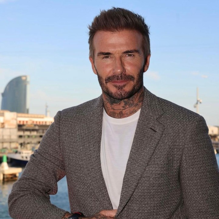 <p>Siapa yang tak kenal David Beckham? Mantan pesepak bola asal Inggris ini memulai kariernya di Manchester United, lalu bermain untuk Real Madrid, AC Milan, LA Galaxy, hingga Paris Saint-Germain. (Foto: Instagram @davidbeckham)</p>
