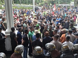 Demo Sopir Angkot di Bogor Bikin Penumpang Terkatung-katung