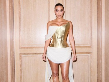 Menangis Kim Kardashian Belajar untuk Ujian Pengacara, Hasilnya?