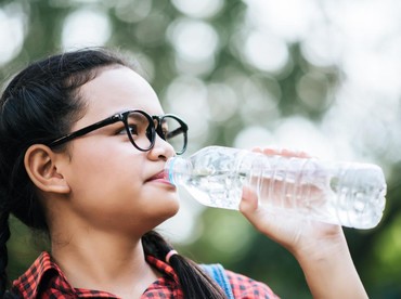 Ini Perbedaan Air Mineral dan Demineral, Mana yang Lebih Baik untuk Dikonsumsi?