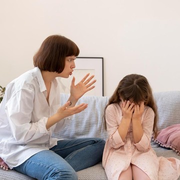 6 Perilaku Orang Tua yang Membuat Anak Merasa Tidak Diinginkan, Awas Melukai Hatinya!