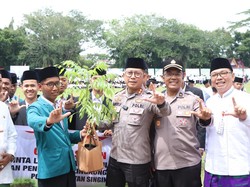 Kapolres Kuansing Ajak Santri Menjaga Bumi Lewat Green Policing