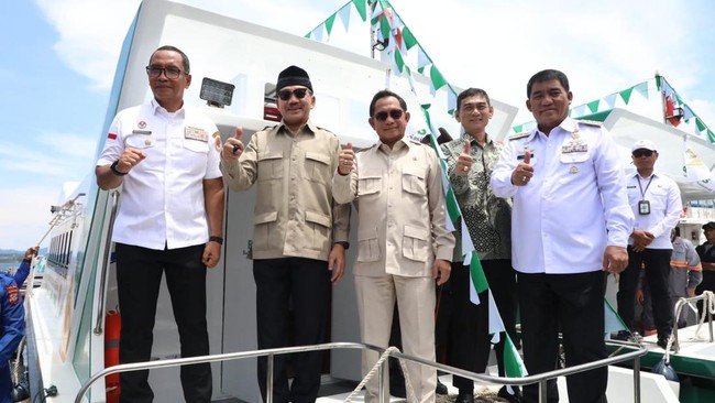 Mendagri Tito Karnavian saksikan penyerahan dua kapal layanan kesehatan Baznas ke Pemkab Talaud dan Sangihe, untuk tingkatkan akses kesehatan di perbatasan.