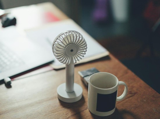 Gerah Tak Lagi Menyiksa! 3 Kipas Mini Portable Ini Bikin Aktivitas Jadi Lebih Adem