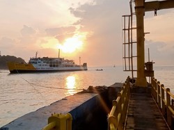 KMP Roditha Kandas Saat Hendak Sandar di Padangbai gegara Air Laut Surut