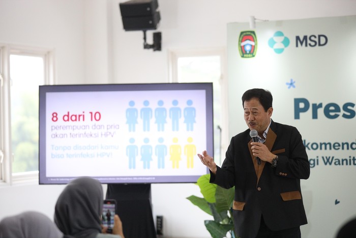 Vaksin HPV menjadi sangat penting dalam mencegah infeksi HPV penyebab kanker dan penyakit terkait HPV lainnya pada pria dan perempuan. Sebab jika tidak ditangani, bisa berakibat fatal hingga menyebabkan kematian.