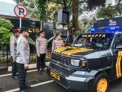 Kapolda Metro Serahkan Mobil Patroli ke Jajaran: Simbol Pelayanan ke Warga