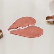 Orang yang Kesepian dalam Pernikahan Biasanya Menunjukkan 5 Tanda Ini Sebelum Memilih Pergi