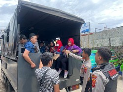 Demo Sopir Angkot Bogor, Polisi-TNI Siapkan Truk Angkut Penumpang Terlantar