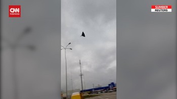 VIDEO: Detik-detik Drone Rusia Jatuh ke Perkotaan Ukraina
