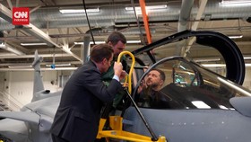 VIDEO: Momen Zelensky 'Test Drive' Jet Swiss Sebelum Deal 150 Pesawat