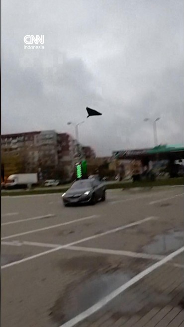 VIDEO: Detik-detik Drone Rusia Jatuh ke Perkotaan Ukraina