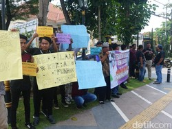 Unjuk Rasa Warnai Vonis Pelaku Pembunuhan-Perkosaan Siswi SMA Jombang
