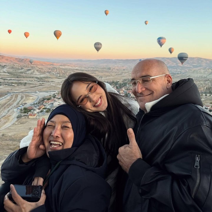 <p>Seperti yang diketahui, Cappadocia menjadi tempat populer para artis Tanah Air yang ingin mencoba naik balon udara sambil menikmati pemandangan indah, terutama saat matahari terbit, seperti yang dilakukan Yasmin. (Foto: Instagram@yasminapper)</p>