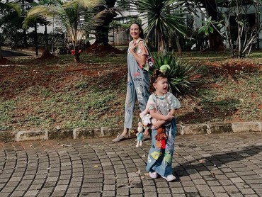 img-title 7 Gaya Putri Nadine Chandrawinata & Dimas Anggara yang Beda dari Anak Artis Lain