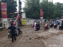Dilanda Hujan Angin, Akses Cimahi Menuju Bandung Kebanjiran