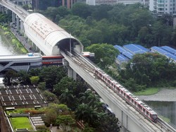 Video: Ini Penyebab LRT Jabodebek Gangguan-Buat Penumpang Jalan di Lintasan