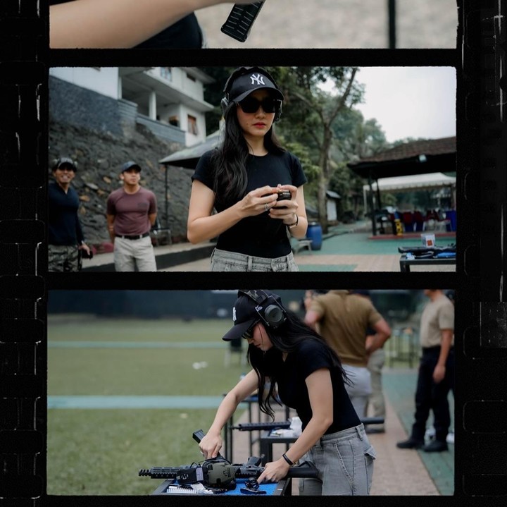 <p>Dalam latihan menembak ini, Febby tak hanya belajar menggunakan senjata, Bunda. Perempuan 29 tahun ini juga berlatih untuk membongkar senjata hingga memasang peluru. Di satu potret yang dibagikan, Febby terlihat sudah cukup menguasai teknik tersebut hingga tak perlu lagi bantuan suaminya. "Phew phew!" tulis Febby. (Foto: Instagram @febbyrastanty)</p>