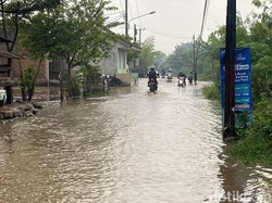 Banjir Kembali Rendam Jalan Alternatif Sapan-Gedebage Menuju Kota Bandung
