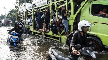 FOTO: Hari Ketiga Banjir Jalur Pantura Semarang