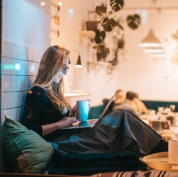 Bukan Antisosial, Ini 8 Ciri Seorang Introvert Menurut Ilmu Psikologi