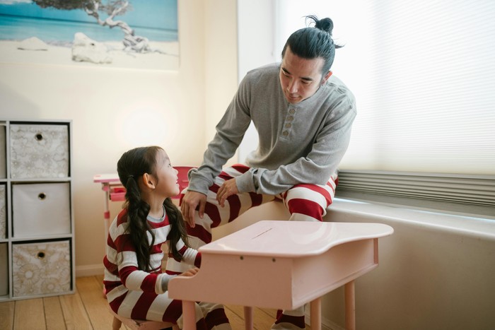 Orang tua bisa mengucap “Mama/papa paham. Mama/papa mendukungmu