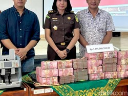 Kejari Tabanan Terima Pengembalian Uang Korupsi Beras Rp 1,49 Miliar