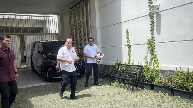 Tunggu Saja Ketua Umum Pro Jokowi (Projo), Budi Arie Setiadi mengatakan peluang organisasinya berubah menjadi partai politik merupakan keputusan banyak orang.