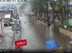 Polisi Alihkan Arus Lalu Lintas Akibat Banjir di Lembang Bandung Barat