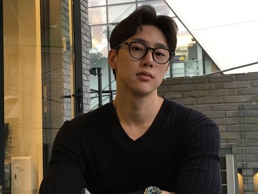img-title Bakal Masuk Korps Marinir, Kwon Hyun Bin Umumkan Jadwal Wamil