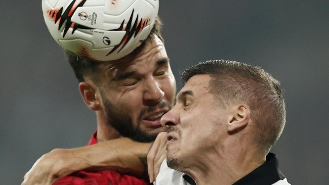 Dean James Hajar Aston Villa, Verdonk Kalah Dua pemain Timnas Indonesia, Dean James dan Calvin Verdonk, meraih hasil berbeda di Liga Europa. Go Ahead Eagles menang, sementara Lille kalah dramatis.