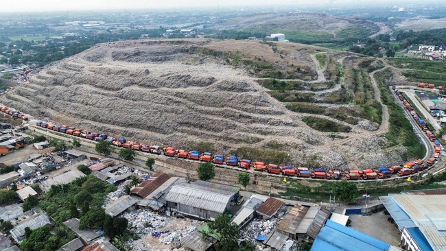 DLH DKI Jakarta menata ulang pengangkutan sampah untuk mengurangi penumpukan dan risiko kelelahan setelah sopir truk wafat saat antre di TPST Bantargebang.