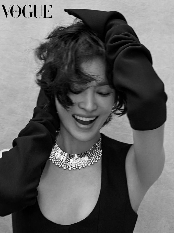 Di tahun 2025 ini, Song Hye Kyo kembali terlibat dalam proyek pemotretan bersama majalah mode ternama Vogue Korea.