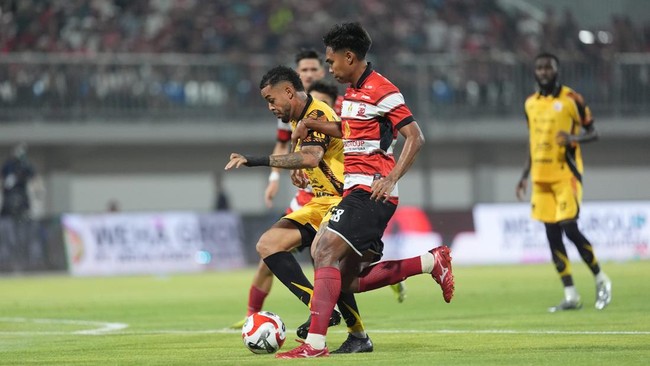 Persija Jakarta menang tipis 1-0 atas Madura United dalam lanjutan laga Super League 2025/2026 di Stadion Gelora Ratu Pamelingan, Jumat (24/10).