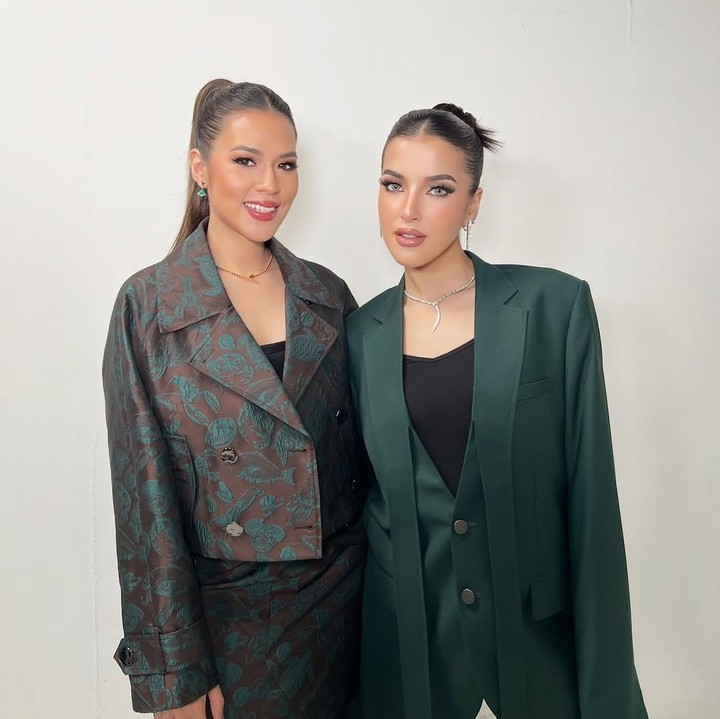 <p>Raisa dan Tasya memang dikenal sebagai perempuan cantik dan berbakat. Bahkan, keduanya juga menjalani bisnis yang sama, yaitu di bidang kecantikan. Raisa memiliki <em>brand</em> bernama Raine Beauty, sedangkan Tasya adalah <em>founder</em> <em>brand</em> MOP Beauty.&nbsp;(Foto: Instagram@tasyafarasya)</p>
