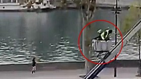 VIDEO: Detik-detik Pencuri Kabur dari Museum Louvre Pakai Truk Lift